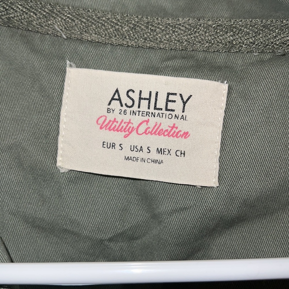 Green Utility Vest - Picture 2 of 6